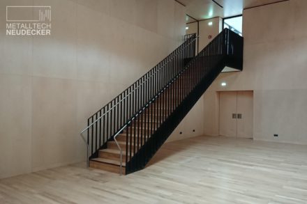 geradläufige Treppe